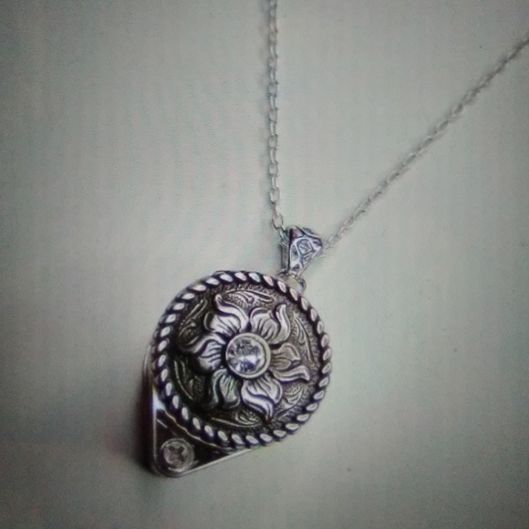 Magnifying Glass Oxidized Silver Rhinestone Floral Loupe Pendant Necklac… - Picture 5 of 9